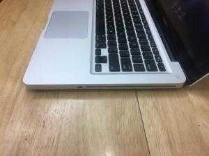 Macbook pro MD101, i5 2.5, ram 4gb, ổ 500gb máy đẹp, pin ngon