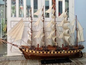 Mô hình thuyền gỗ lớn 2m chở hàng France II và Cutty Sark