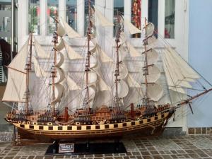 Mô hình thuyền gỗ lớn 2m chở hàng France II và Cutty Sark