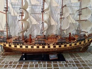 Mô hình thuyền gỗ lớn 2m chở hàng France II và Cutty Sark