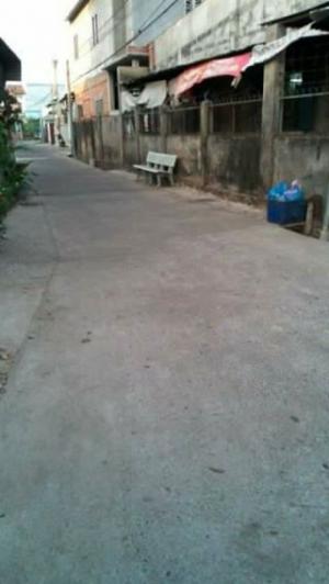 đường hẻm đoạn ngoài