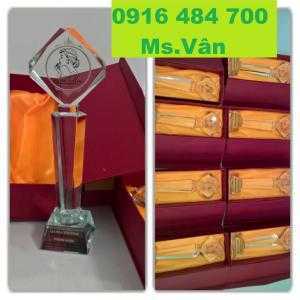Xưởng làm kỷ niệm chương /biểu trưng phale, thủy tinh giá rẻ nhất Đà nẵng