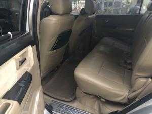 Bán Toyota Fortuner G 2.5MT số sàn máy dầu sản xuất 2015 màu bạc mâm đen