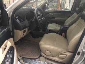 Bán Toyota Fortuner G 2.5MT số sàn máy dầu sản xuất 2015 màu bạc mâm đen