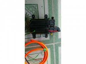 May bơm nước mini 12v rưa xe , vê sinh .