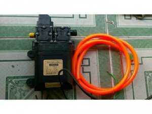 May bơm nước mini 12v rưa xe , vê sinh .