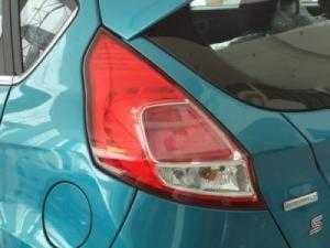 Bán Xe Ford Fiesta New 2018 đủ màu giá ưu đãi kèm quà tặng chính hãng theo xe
