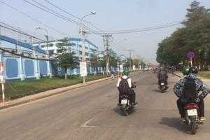 đường vành đai khu công nghiệp chạy vào khu đất