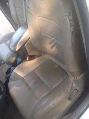 Xe Ford Escape Xlt 2002 trắng máy zin cọp đẹp xuất xắc nhé.