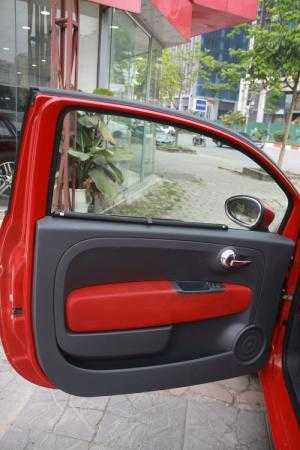 FIAT 500 màu đỏ, số tự động, máy xăng sản xuất 2009 đăng ký 2011.