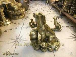 Tượng chó đồng phong thủy dẵm ngọc cao 36cm