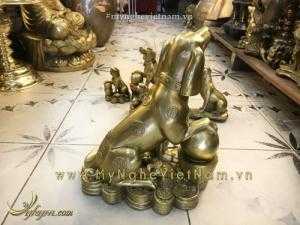 Tượng chó đồng phong thủy dẵm ngọc cao 36cm