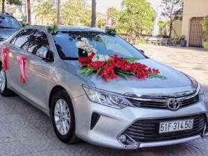 Cho thuê ô tô tự lái Chevrolet Cruze 2016 và Toyota Camry 2015 mới và đẹp