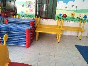 Bán bàn ghế nhựa đúc - cầu trượt mầm non