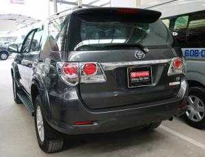 Bán xe Toyota Fortuner V 2013, màu xám, giá thương lượng, có hỗ trợ trả góp