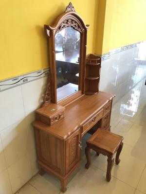 Bàn trang điểm mẫu mã đẹp, sang trọng