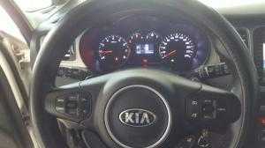 Bán Kia Rondo GAT 2.0AT màu trắng số tự động máy xăng sản xuất 2016