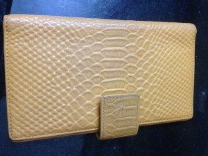 Ví da thật nữ Toma bên trong 7 màu dùng tốt chắc kt 20x13cm, giá thanh lý 250k.