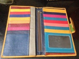 Ví da thật nữ Toma bên trong 7 màu dùng tốt chắc kt 20x13cm, giá thanh lý 250k.