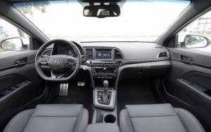 Hyundai Elantra Sport 2018 có xe sẵn, giao ngay