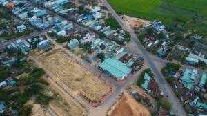 nằm trên QL 1A