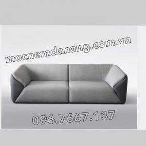 Chất liệu:
- Khung sườn: gỗ tự nhiên chịu lực (gỗ xoan đào, gỗ dầu...)
- Ván ép 10mm
- Mousse: D40 Đà Nẵng chính phẩm không xẹp
- Đai thun, lò xo cường độ cao
- Gối gòn thủy tinh cách nhiệt
- Vải nhập khẩu (Châu Âu, Hàn Quốc)
- Chân ghế gỗ
- Bảo hành từ 5 -7 năm