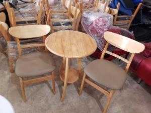 Bàn ghế gỗ mầu mới cần bán gấp tại nơi sản xuất