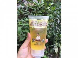 Sữ rửa mặt bà già Nga