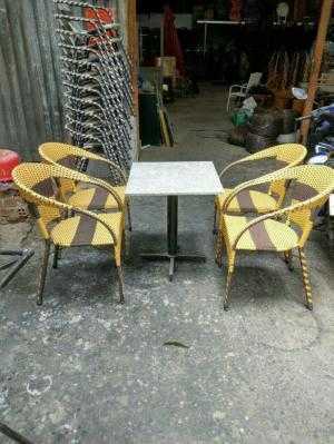 Bàn ghế gỗ xinh giá hấp dẫn