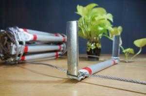 Bề rộng thang là 30cm, với khoảng cách giữa các bậc thang là 40cm, tạo sự thoãi mái và không gây khó khăn khi tiến hành leo xuống.