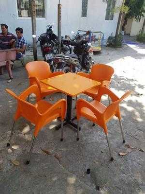 Bàn ghế cafe nhựa đúc