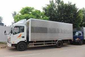 Xe tải 1,9T thùng kín 6,1m vào thành phố ban ngày
