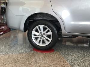 Bán xe Toyota Innova 2018 số sàn, xe giao ngay