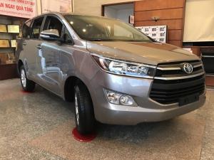 Toyota Innova 2018 số sàn màu đồng ánh kim giao ngay, khuyến mãi đặc biệt, tài trợ ngân hàng 80%