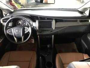 Bán xe Toyota Innova 2018 số tự động 2.0G AT màu bạc, xe giao ngay, khuyến mãi giảm tiền mặt