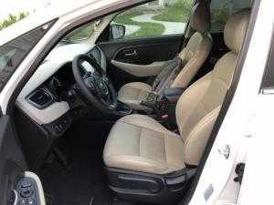 Bán Kia Rondo GAT 2.0AT màu trắng số tự động sản xuất 2017 mẫu mới