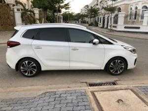 Bán Kia Rondo GAT 2.0AT màu trắng số tự động sản xuất 2017 mẫu mới