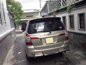 Cần bán xe Toyota Innova 2014 số tự động màu vàng cát