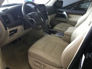 Bán Toyota Land Cruise 4.6 ,sản xuất và đăng ký 2016,xe cực mới,thuế sang tên 2%.