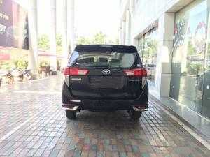 Toyota Innova Venturer 2018 số tự động màu đen, xe giao ngay, giá đặc biệt, giao xe ngay.