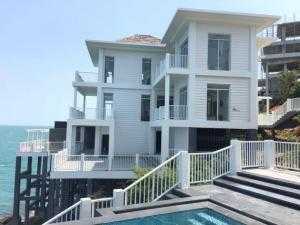 Biệt thự biển SunGroup