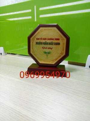 Công ty chuyên sản xuất và thiết kế kỷ niệm chương cài áo