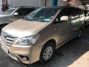Bán Toyota INNOVA 2.0E màu vàng cát số sàn sản xuất cuối 2014 biển Sài Gòn mẫu mới
