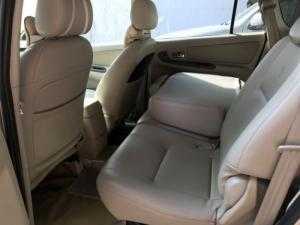 Bán Toyota INNOVA 2.0E màu vàng cát số sàn sản xuất cuối 2014 biển Sài Gòn mẫu mới
