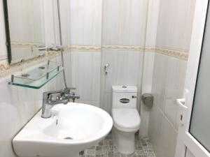 Còn 1 Phòng Nhỏ Máy Lạnh Đầy Đủ 3tr2 ngay mũi tàu ÂuCơ Lũy Bán Bích