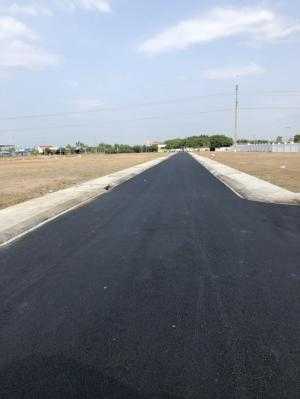 đường đã trải nhựa 100%