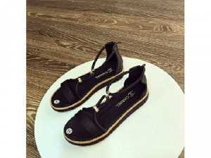 Sandal dây chéo