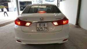 Bán Honda City 1.5AT màu trắng số tự động sản xuất 2016 đi 24000km