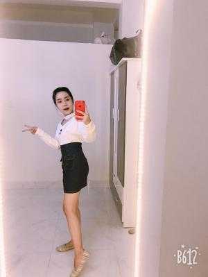 Set áo thun cổ V + chân váy bút chì