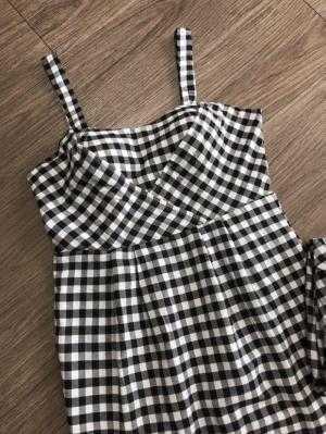 Đầm body caro 2 dây